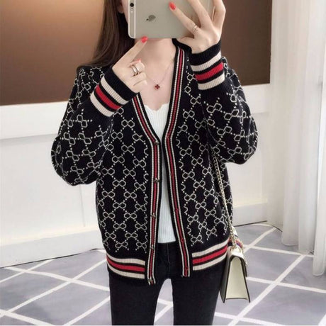 Sweetheart V-Neck Buttoned Knit Cardigan